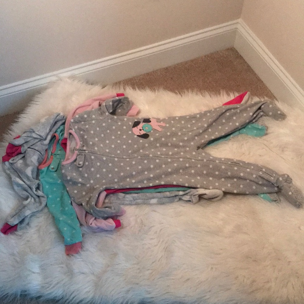 🎉🎉SOLD🎉🎉Toddler Girl 24 month sleepers for $7.